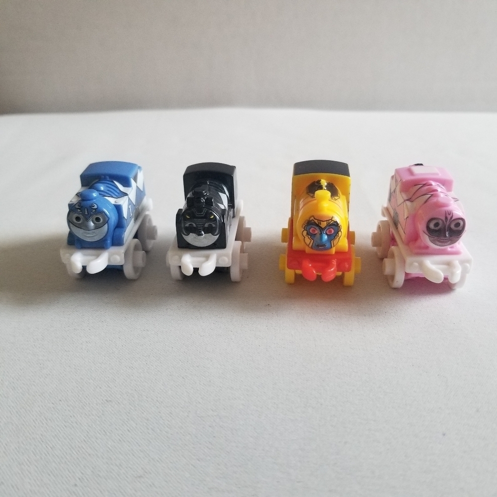 Thomas and Friends Minis Mighty Morphin Power Ranger Train Cars